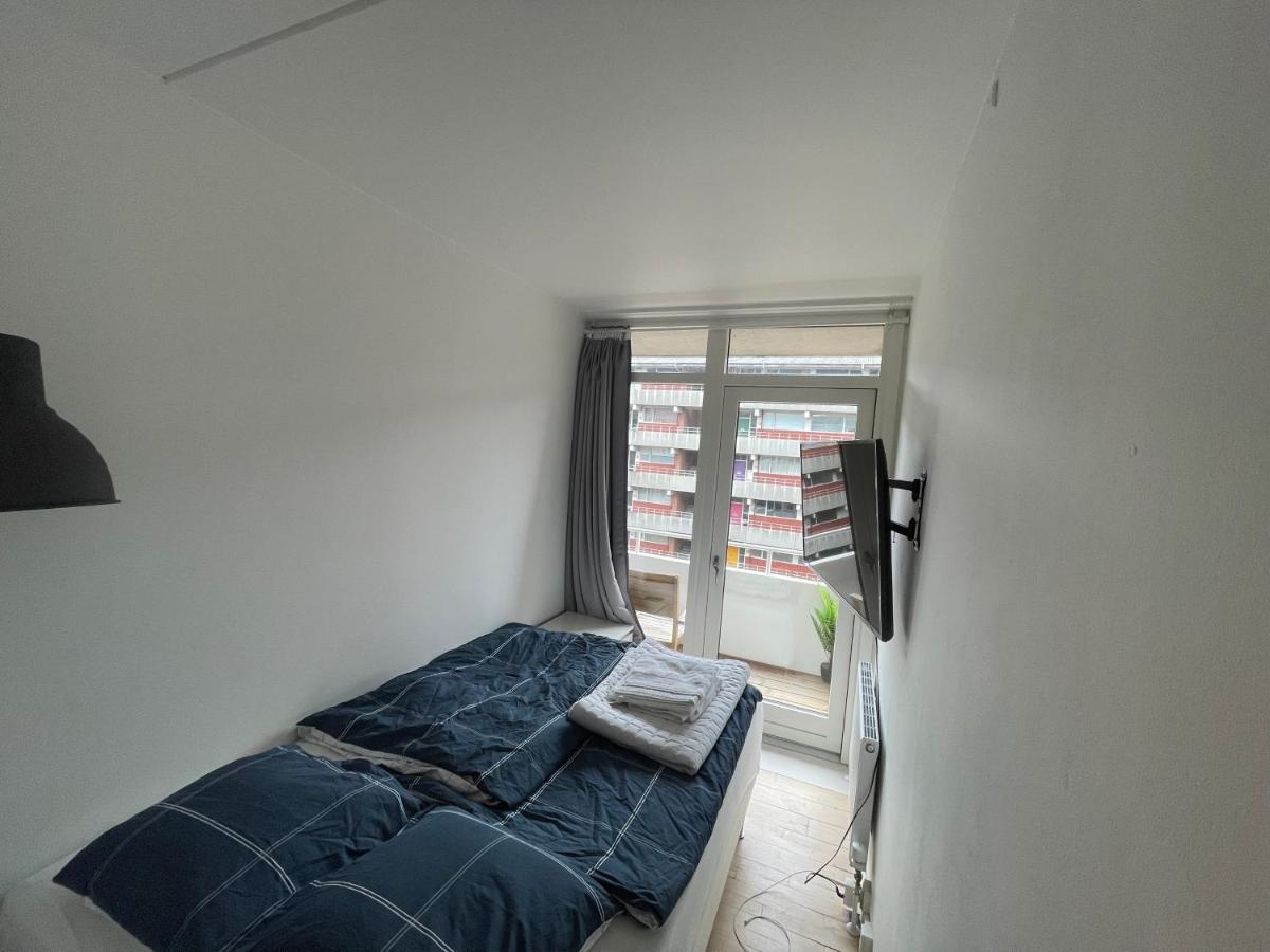 Apartment With Balcony, Free Parking W Elevator *